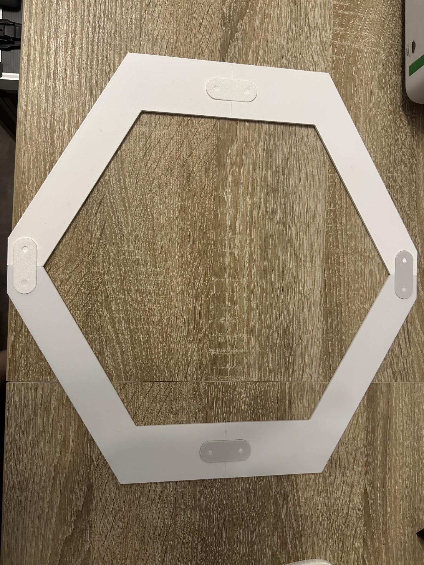 Sechseckiger Wandrahmen aus 3D-gedrucktem Filament, montiert an der Wand – 3D-Druck von 3D Druck Drong aus Espelkamp