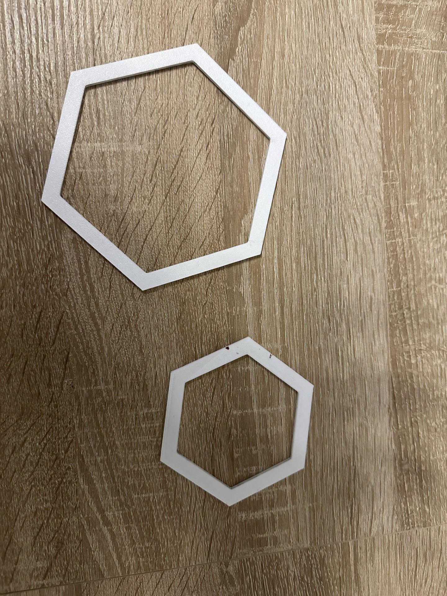Zwei ineinander verschachtelte sechseckige Wanddeko-Rahmen aus weißem 3D-Druck – 3D-Druck von 3D Druck Drong aus Espelkamp